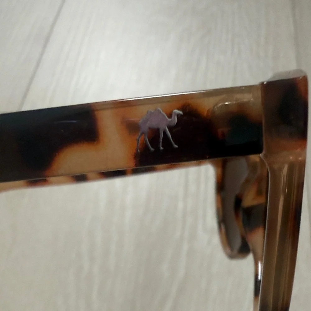 HumpOptics Tortoise Shell Sunglasses - Picture 3 of 8